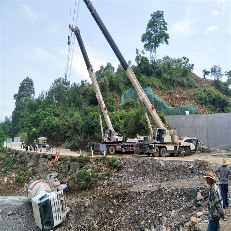吊罗山乡汽车掉沟里叫吊车救援要多少钱